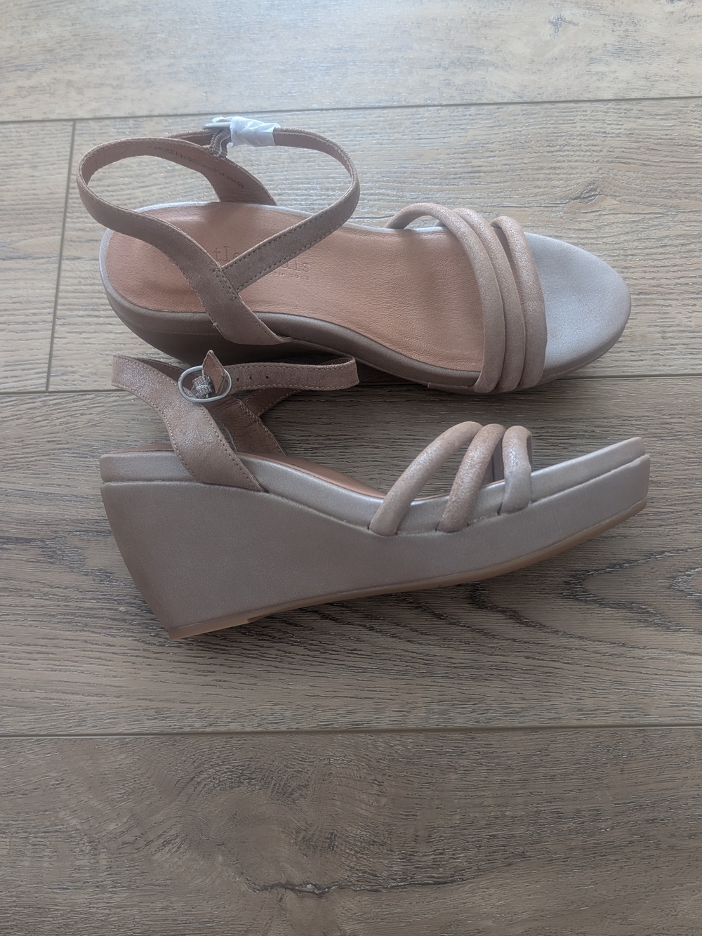 Gentle Souls Womens Tan Strappy Slingback Sandals - Picture 7 of 12
